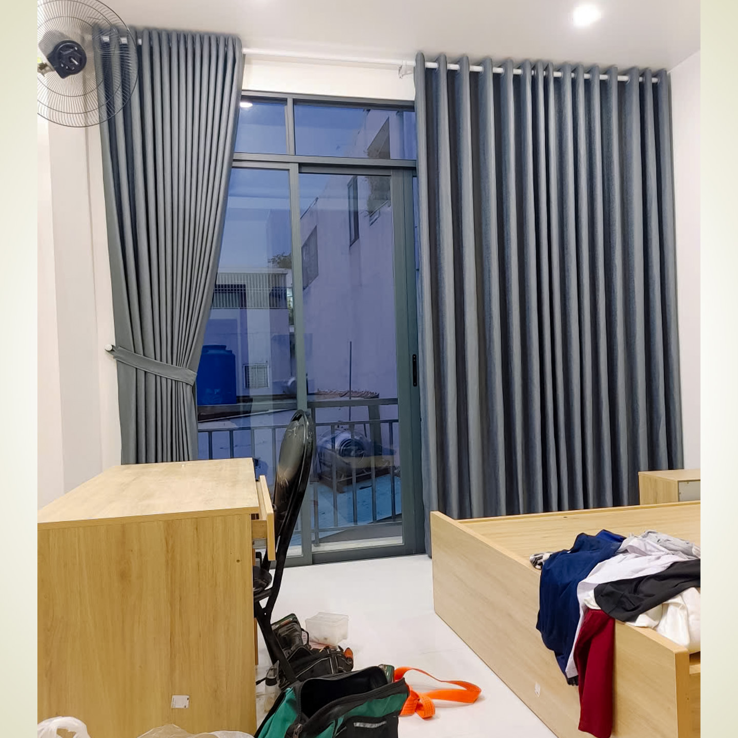 Rèm Cửa Màu Xám 1 Lớp Chống Nắng Hoàn Hảo tại Gò Vấp – Công Trình Nhà Phố Hiện Đại | Rèm Cửa Thiên Kim - Ảnh 5