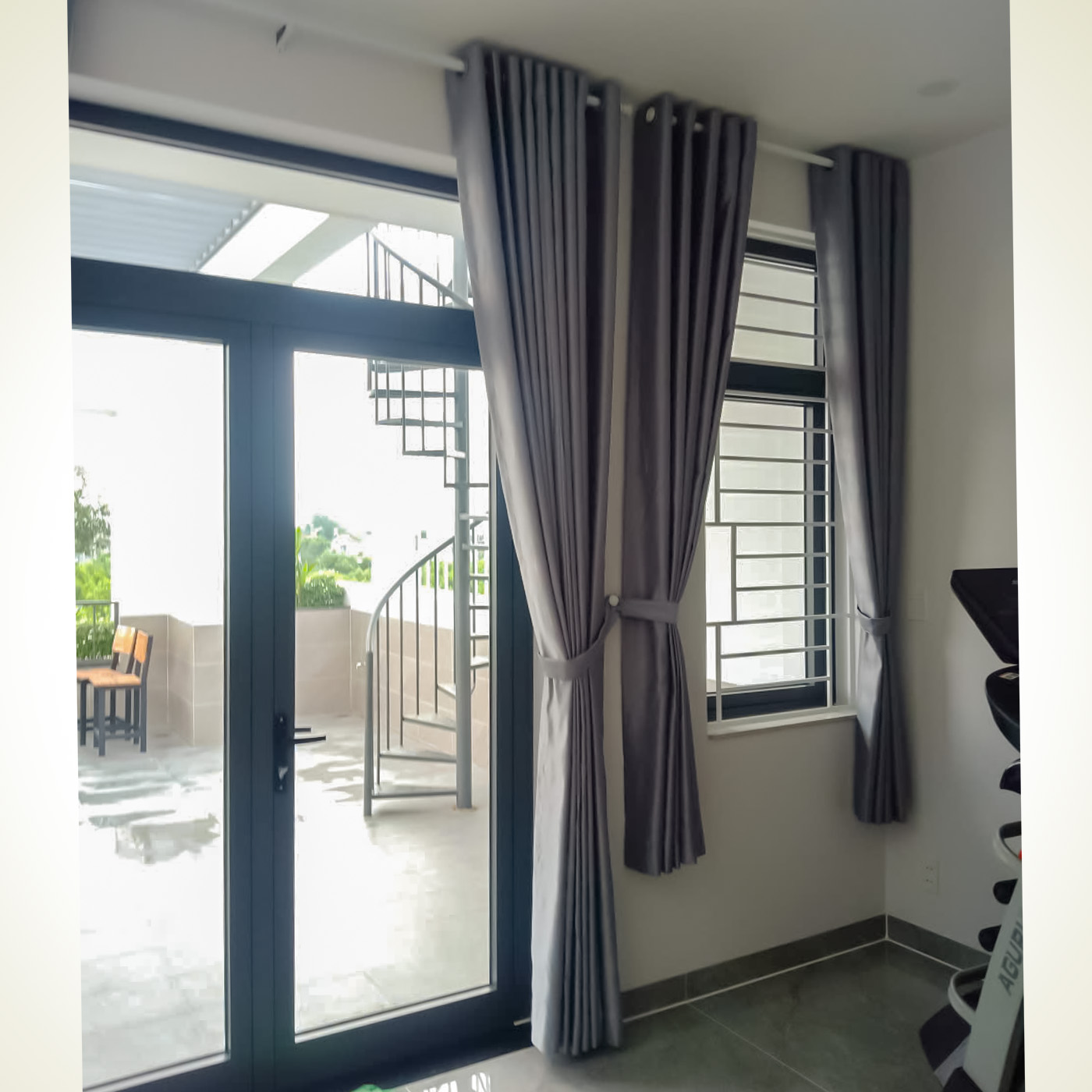 Rèm Cửa Màu Xám Ghi Hoa Văn Nổi Cản Sáng 95% – Công Trình Âm Trần Hiện Đại tại An Hội Đông, Gò Vấp | Rèm Cửa Thiên Kim - Ảnh 10