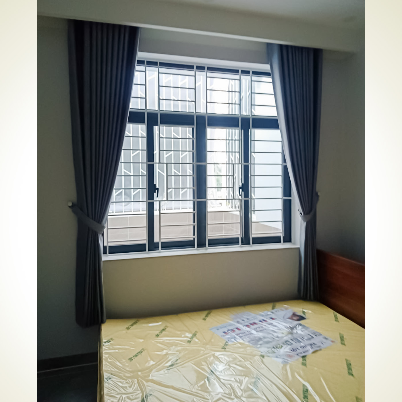 Rèm Cửa Màu Xám Ghi Hoa Văn Nổi Cản Sáng 95% – Công Trình Âm Trần Hiện Đại tại An Hội Đông, Gò Vấp | Rèm Cửa Thiên Kim - Ảnh 7