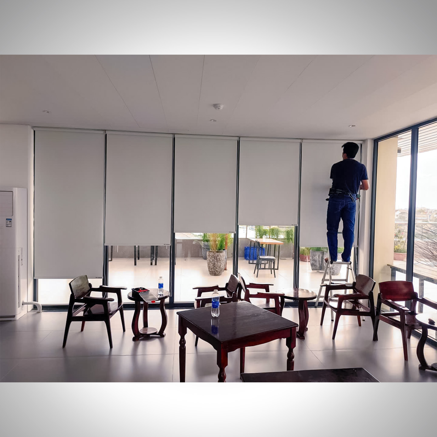Thi Công Rèm Cuốn Trơn Tại Quán Cà Phê Cánh Đồng Lưng Trời Gò Vấp | Rèm Cửa Thiên Kim - Ảnh 19