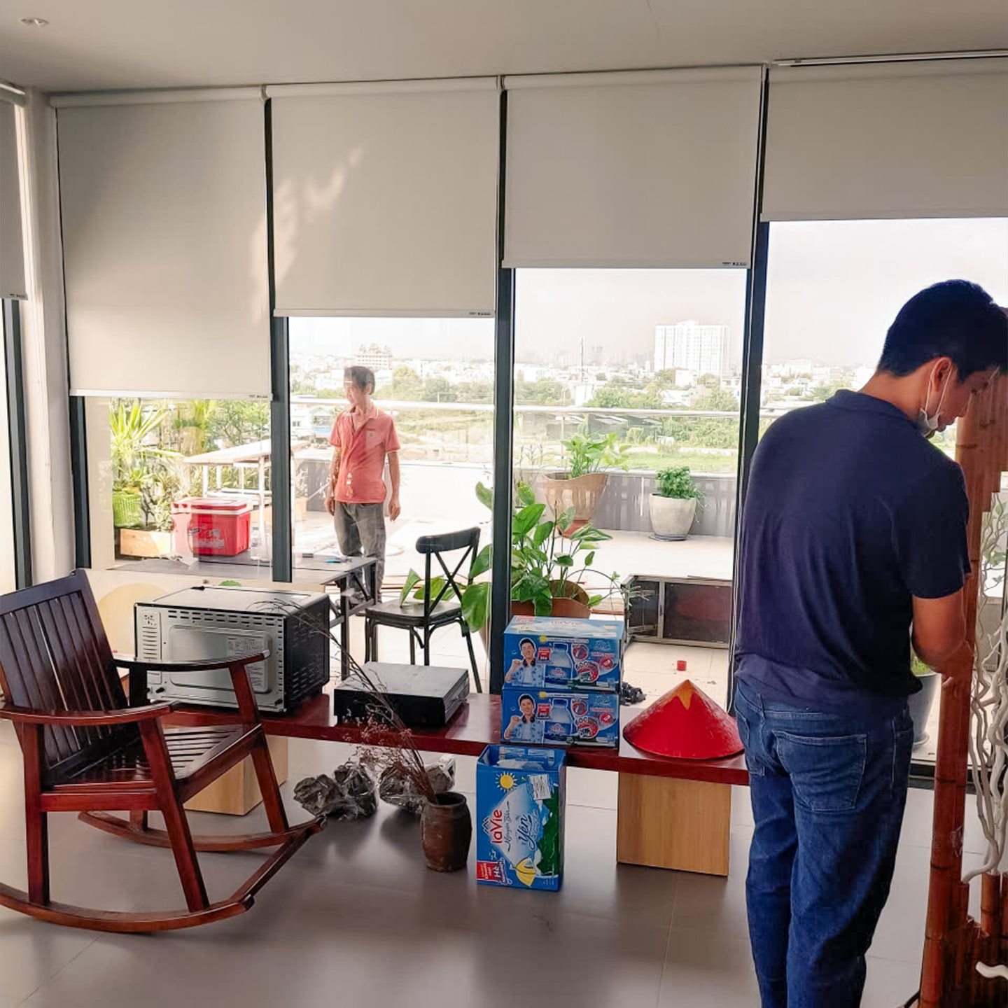 Thi Công Rèm Cuốn Trơn Tại Quán Cà Phê Cánh Đồng Lưng Trời Gò Vấp | Rèm Cửa Thiên Kim - Ảnh 9