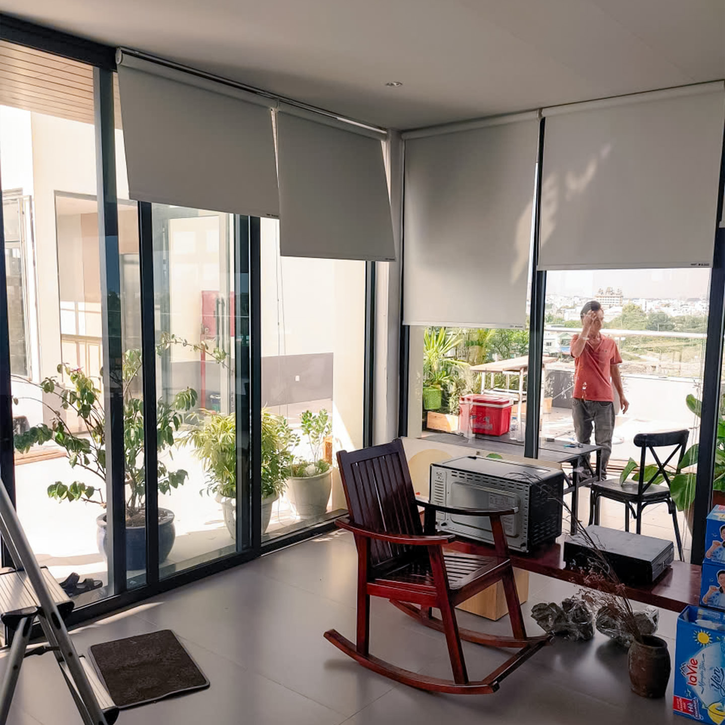 Thi Công Rèm Cuốn Trơn Tại Quán Cà Phê Cánh Đồng Lưng Trời Gò Vấp | Rèm Cửa Thiên Kim - Ảnh 8
