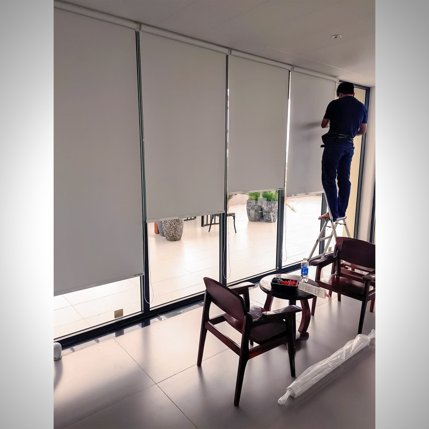 Thi Công Rèm Cuốn Trơn Tại Quán Cà Phê Cánh Đồng Lưng Trời Gò Vấp | Rèm Cửa Thiên Kim - Ảnh 4