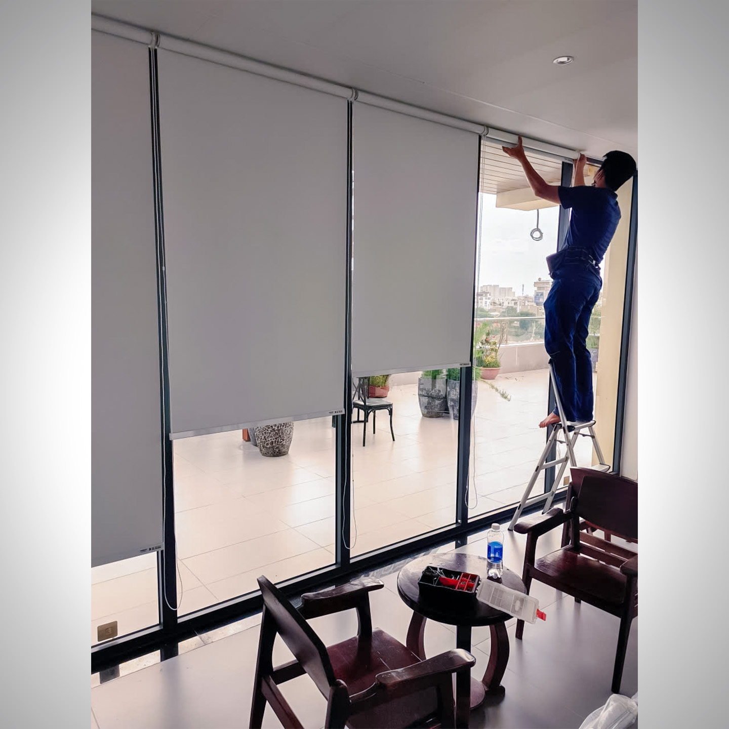 Thi Công Rèm Cuốn Trơn Tại Quán Cà Phê Cánh Đồng Lưng Trời Gò Vấp | Rèm Cửa Thiên Kim - Ảnh 2