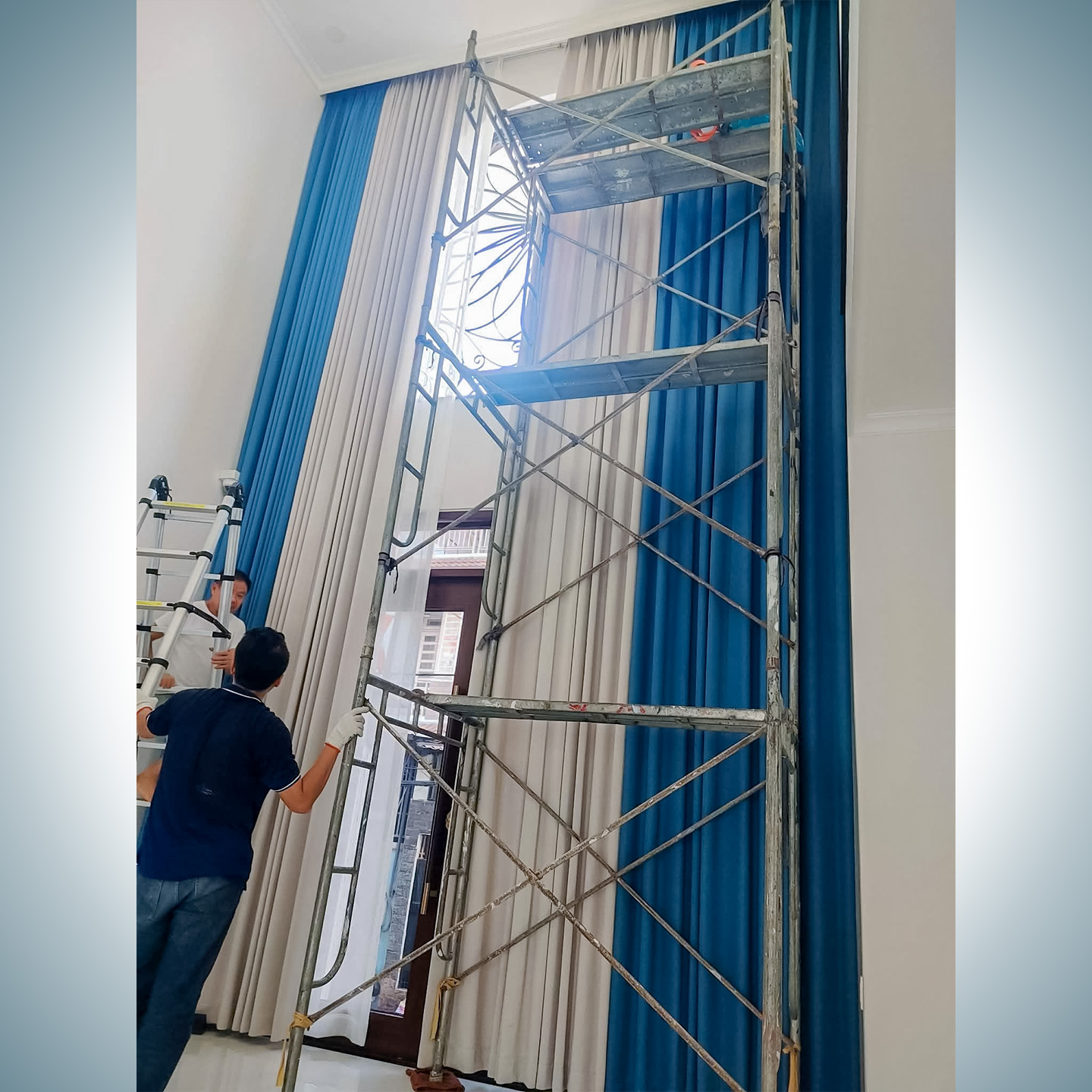 Thi Công Rèm Cửa Thông Tầng Phòng Khách Tại Lê Đức Thọ An Hội Tây | Rèm Cửa Thiên Kim - Ảnh 3